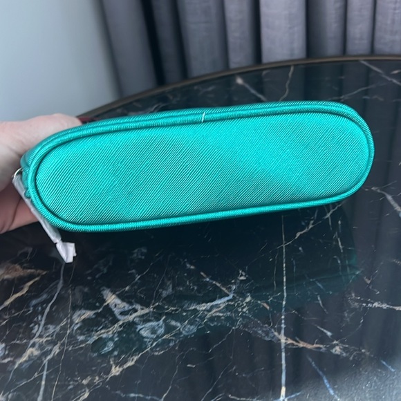NEW La Mer Skincare Teal Green Shiny Makeup Bag or Cosmetics Case - Picture 4 of 5